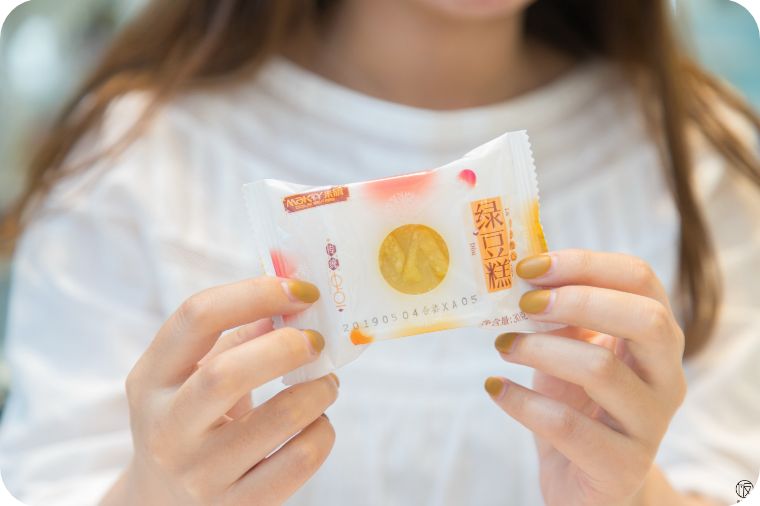 听说米旗最近研发出了黑科技绿豆糕,你想尝尝吗?