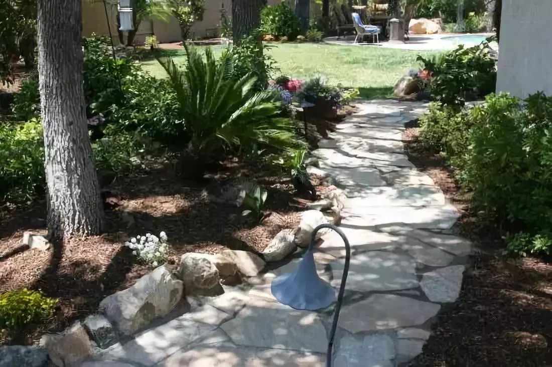 新中式庭院用什么石材铺地,庭院铺地红砂岩石材定制加工