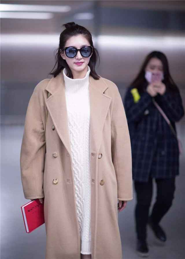 发量少穿大衣怎么扎头发,冬天衣服厚头发怎么扎温柔简单