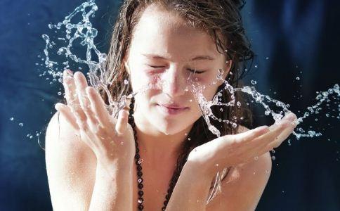 敷完面膜为啥长出来一个痘,敷了面膜皮肤还是掉皮