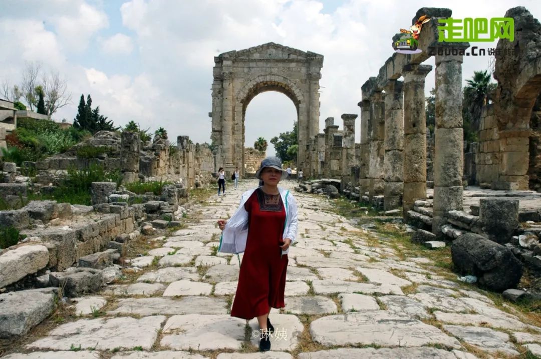 女教师3年游20国,六十岁的女人一个人穷游中国