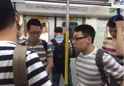 适合通勤和休闲的防水大斜挎包,能装又高颜值的包包