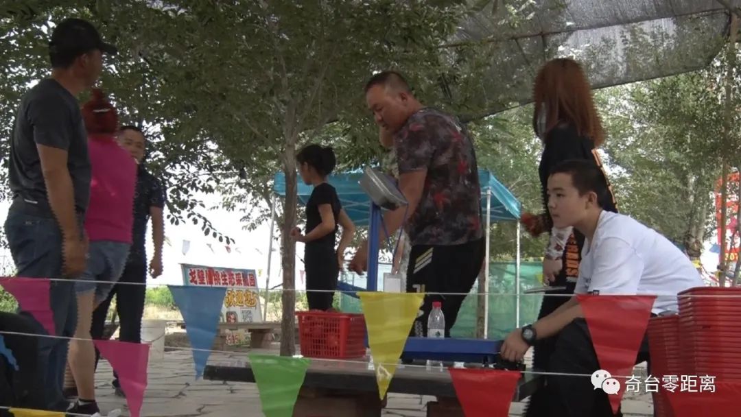 油桃红彤彤农民乐开怀