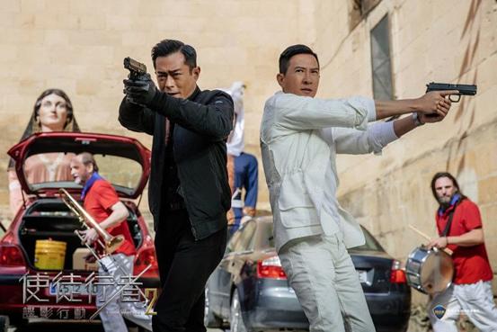 共患难的兄弟+不谈恋爱的硬核女主！让我今年第一次想为港片爆灯