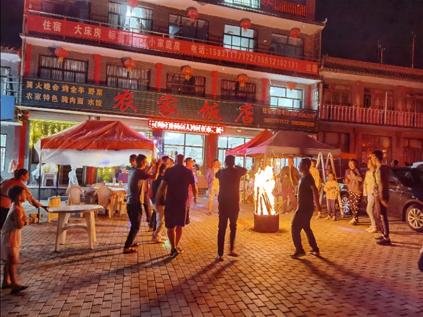 吃在驼梁，体验舌尖上的味道/郝贵云