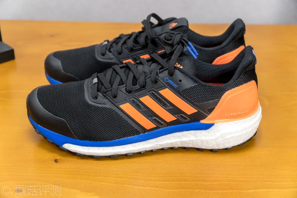 阿迪ultraboost22黑蓝,阿迪supernova和ultraboost