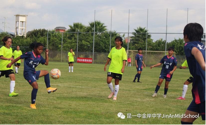 昆一中度假区分校金岸中学足球队,勇往直前参赛拿奖