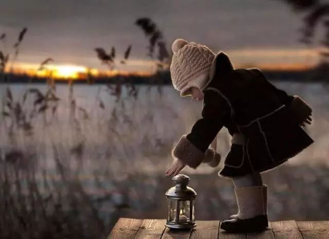 给孩子报口才课是线上好还是线下,还在给娃报班吗