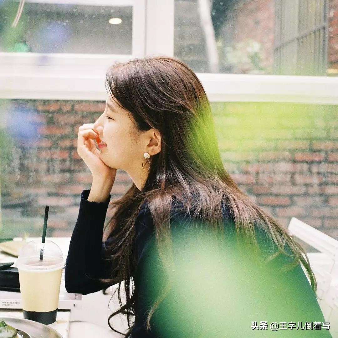 女生怎么摆pose怎么拍照好看,小女孩拍照如何摆pose戴帽子