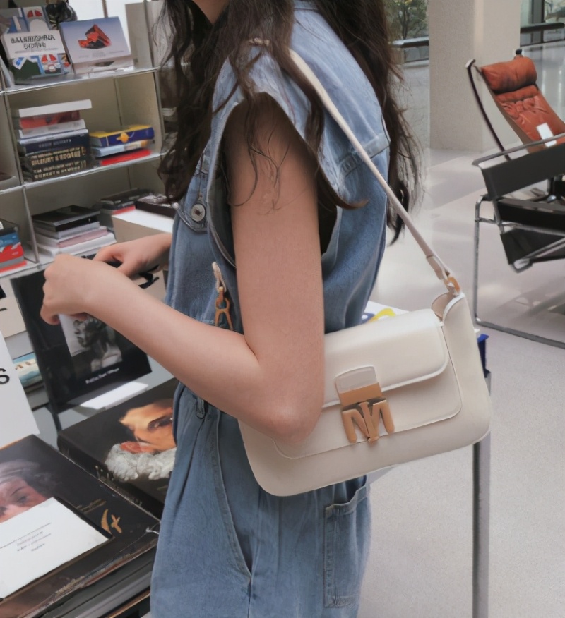 MK包包热门推荐,mk官网上没有奥莱mk女包款式