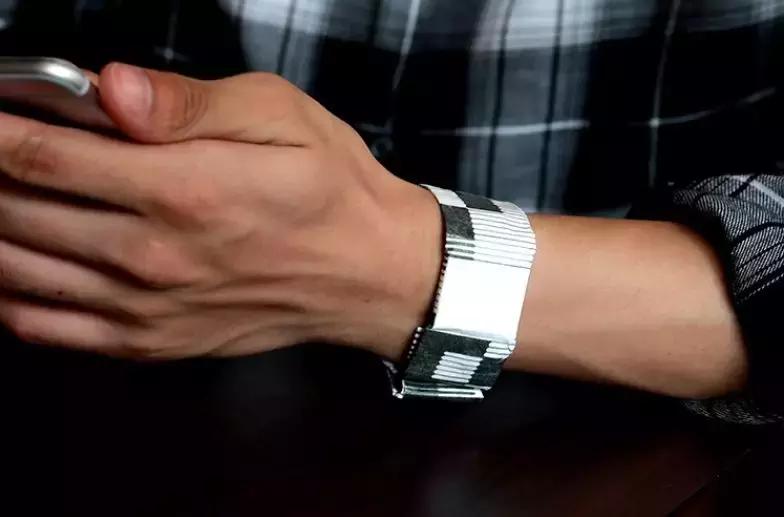 用纸做手表好用吗,没想到纸居然能做到如此坚硬