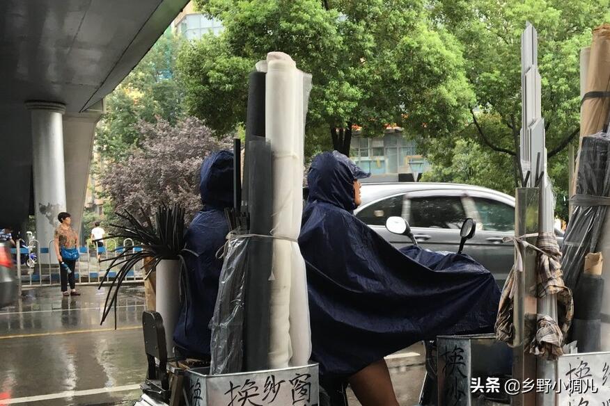 40岁的农民，靠种茴香或换纱窗，投资1万元日赚300元，咋做到的