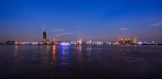 武汉绿地华中第一高楼叫什么,武汉第一高楼绿地中心高多少