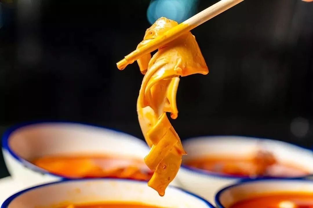 “酒鬼少女”特邀，900公里外的成都网红酒馆终于空降昆明