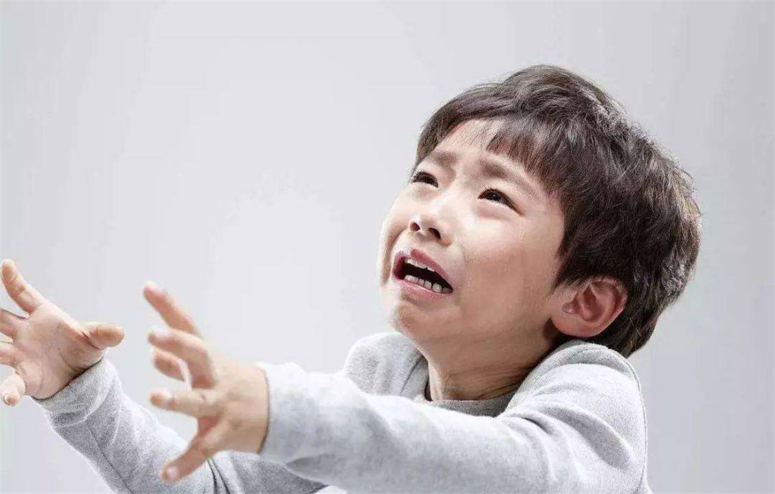 孩子离开母亲会有分离焦虑,孩子一离开妈妈就哭怎么回事