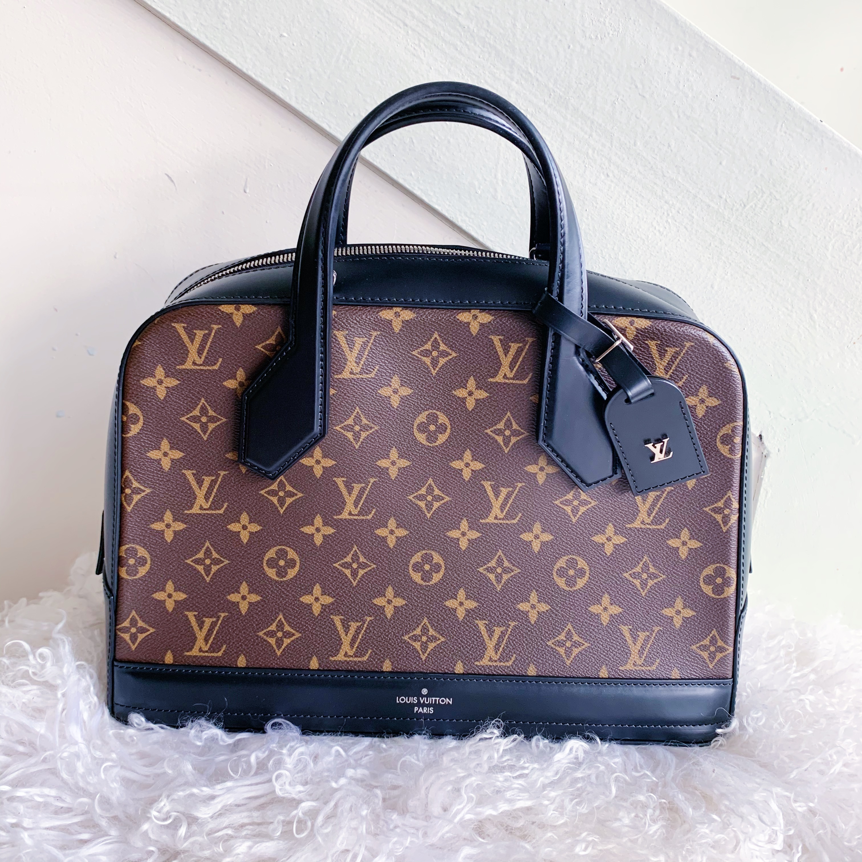 lv防晒衣男款,lv真假辨别最快的方法