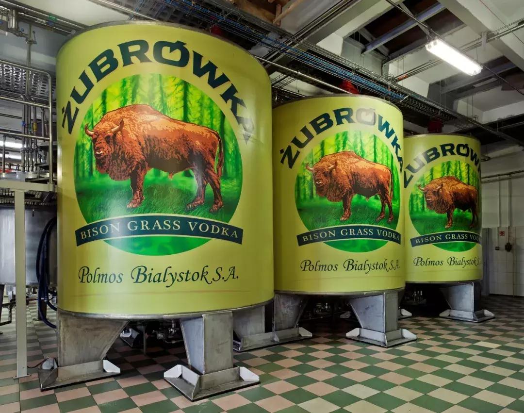 伏特加喝着怎么像酒精兑水,伏特加为什么要兑饮料