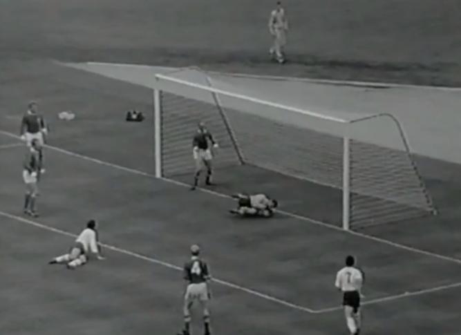 苏联黑蜘蛛,前苏联门将雅辛简介