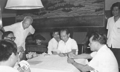 *小平邓**是个体育迷：夸刘国梁是好苗子，赛事紧张时也会“不淡定”