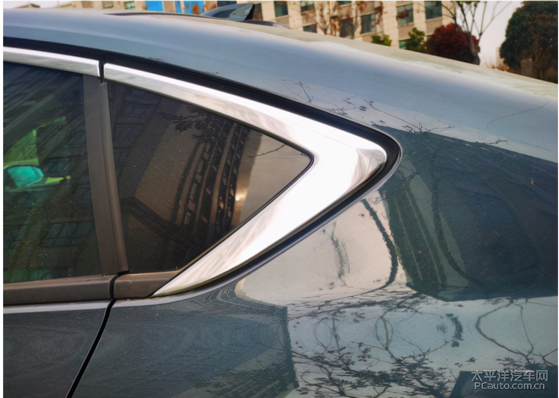 忽如一夜秋风来的下一句,,忽如一夜春风来千树万树梨花开