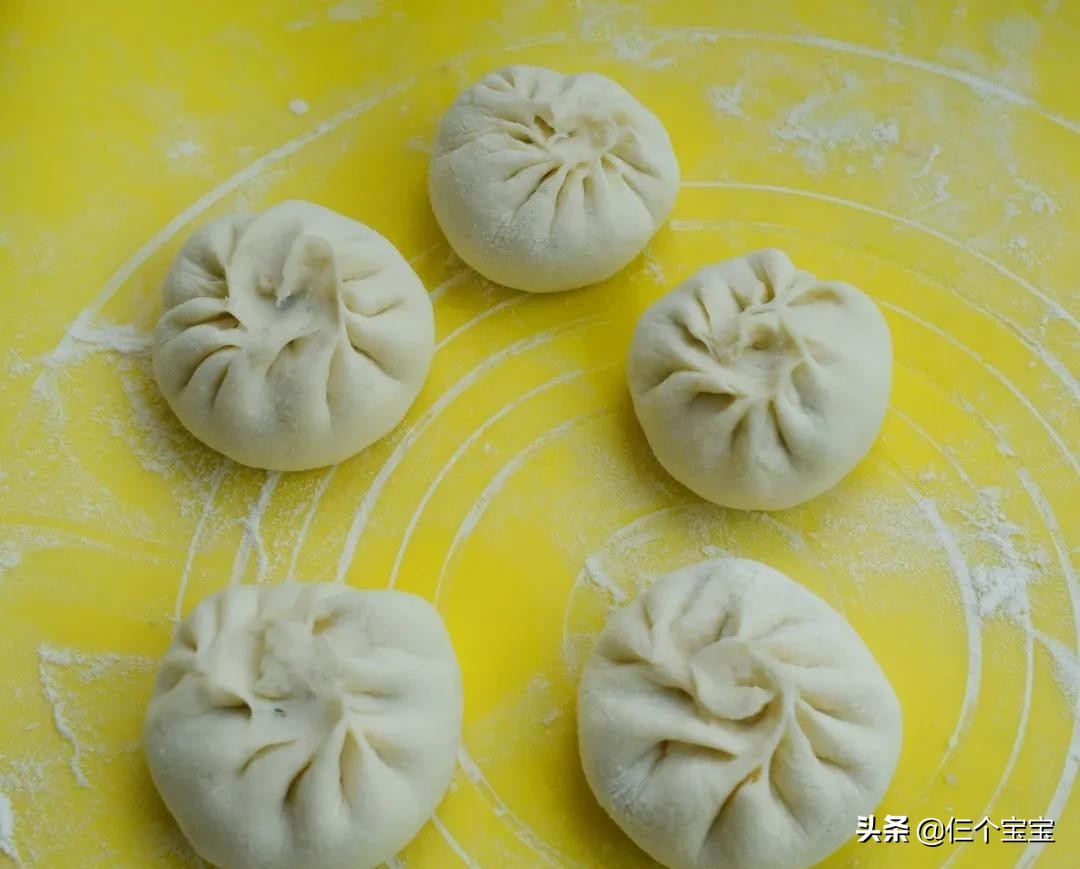 外酥里嫩满口汤汁的生煎包,外酥里嫩鲜香入味营养健康