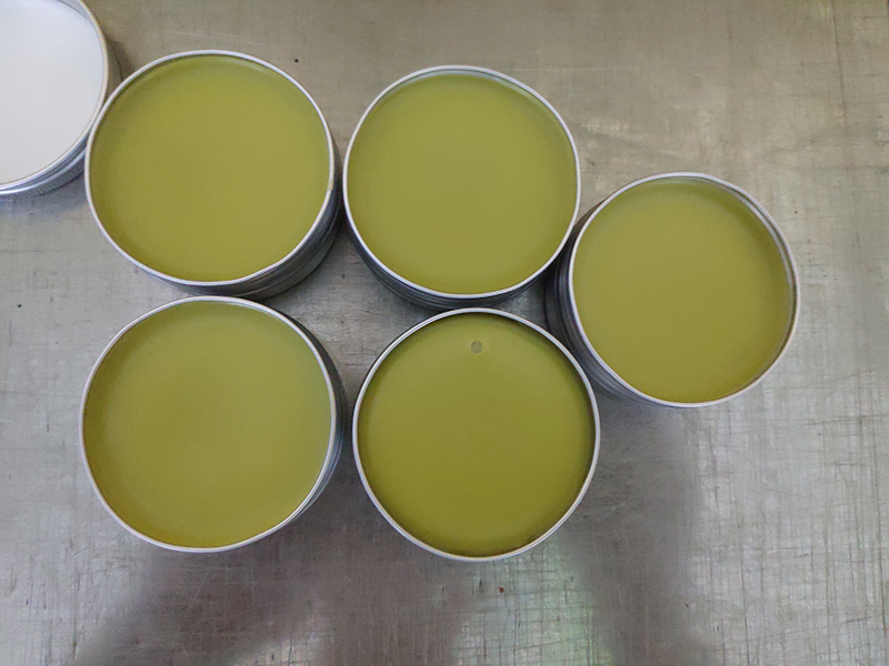 自制薄荷膏蜂蜡能用凡士林代替吗,薄荷膏制作方法用酒精泡的