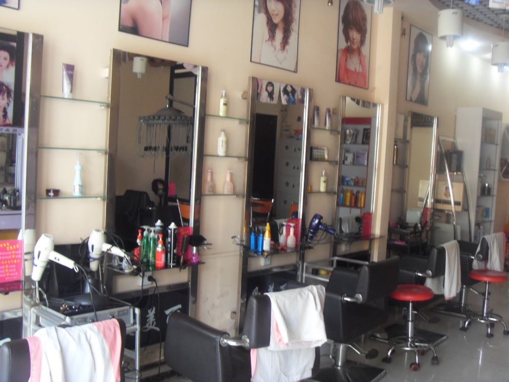 理发店洗发水暴利,高端发廊洗发水揭秘