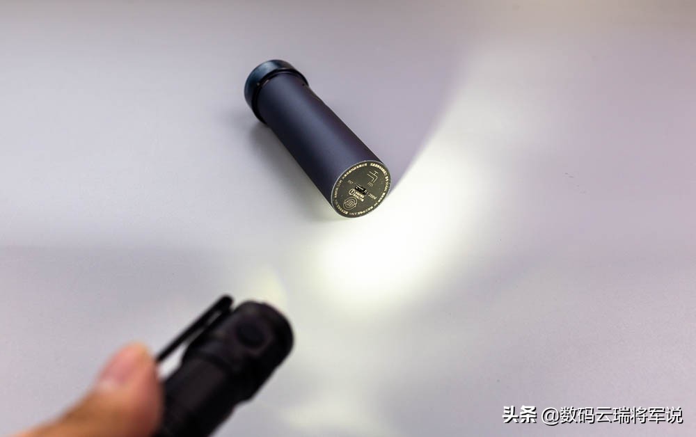 m4强光手电筒,真正的迷你强光手电筒太炫酷了