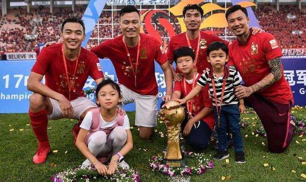 中超喉舌江湖：恒大刚揭短大连一方，现在轮到上港埋汰恒大了