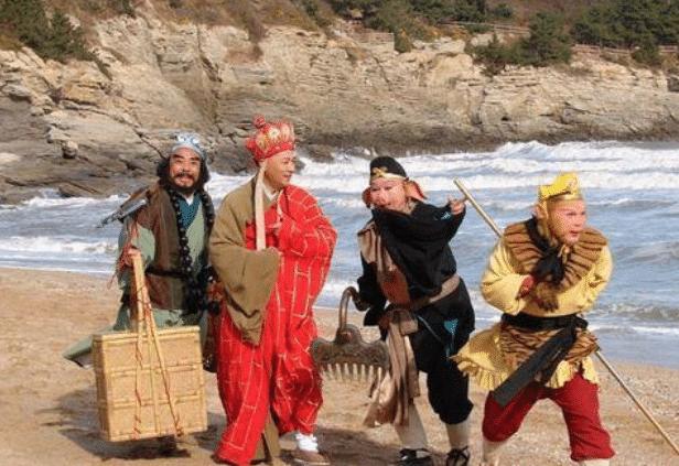 扮演如来佛的朱龙广被泰国人叩拜,如来扮演者朱龙广去泰国被人跪拜