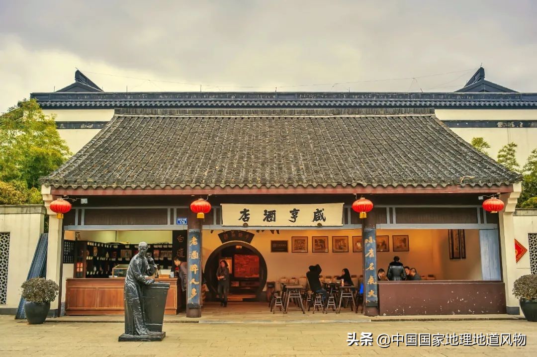 在酒缸里长大的人,泡在酒缸里的人