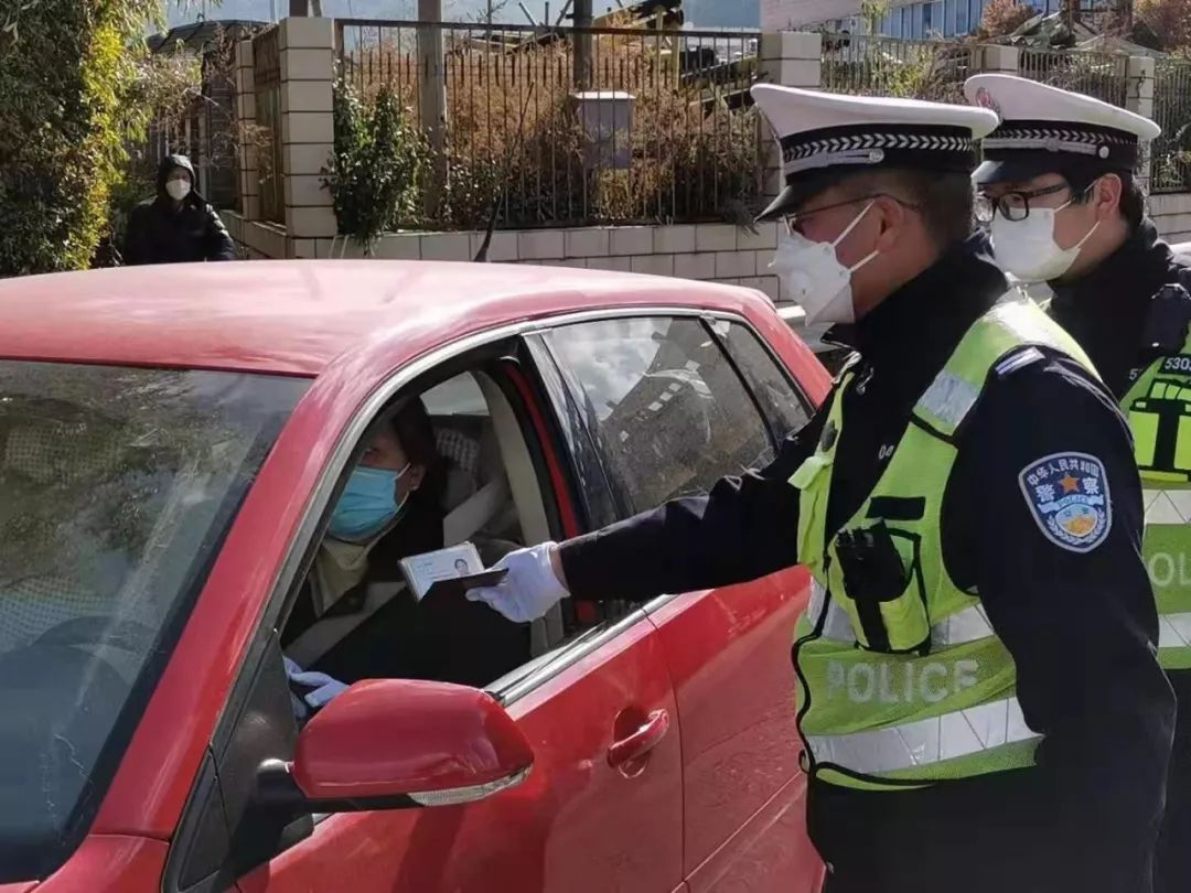 河南孟州战疫一线夫妻小品,致敬抗疫一线的最美夫妻档