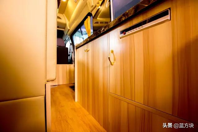 房车自驾游豪华房车,金龙金威房车