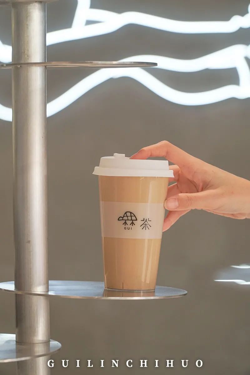 桂林奶茶店探店拍照,性冷淡风奶茶店拍照墙布置