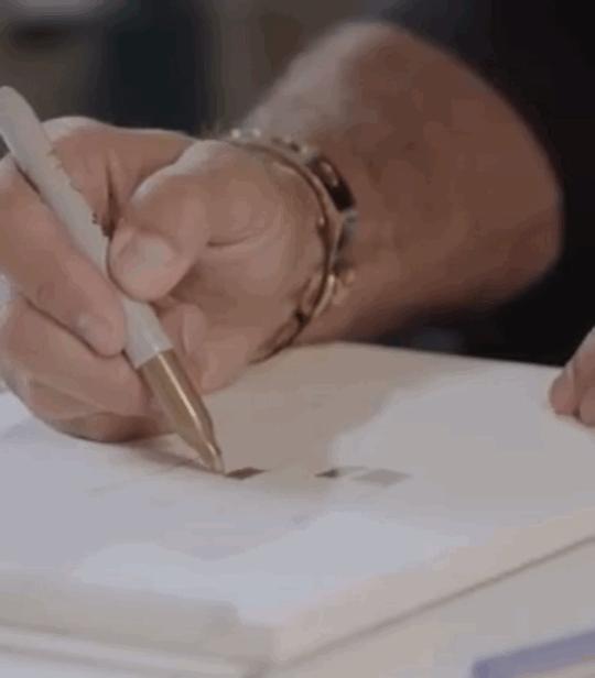 大型真香现场！爱马仕口红真的来啦！网友“设计一言难尽”