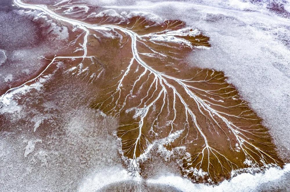 航拍夕阳下最美河流,航拍长江入海口