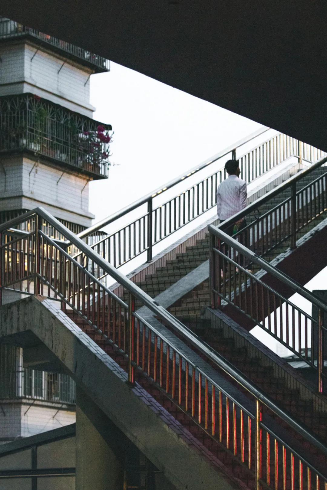 迈向有钱时代的笋岗：有人怀揣*迁拆**梦，有人害怕做网红…