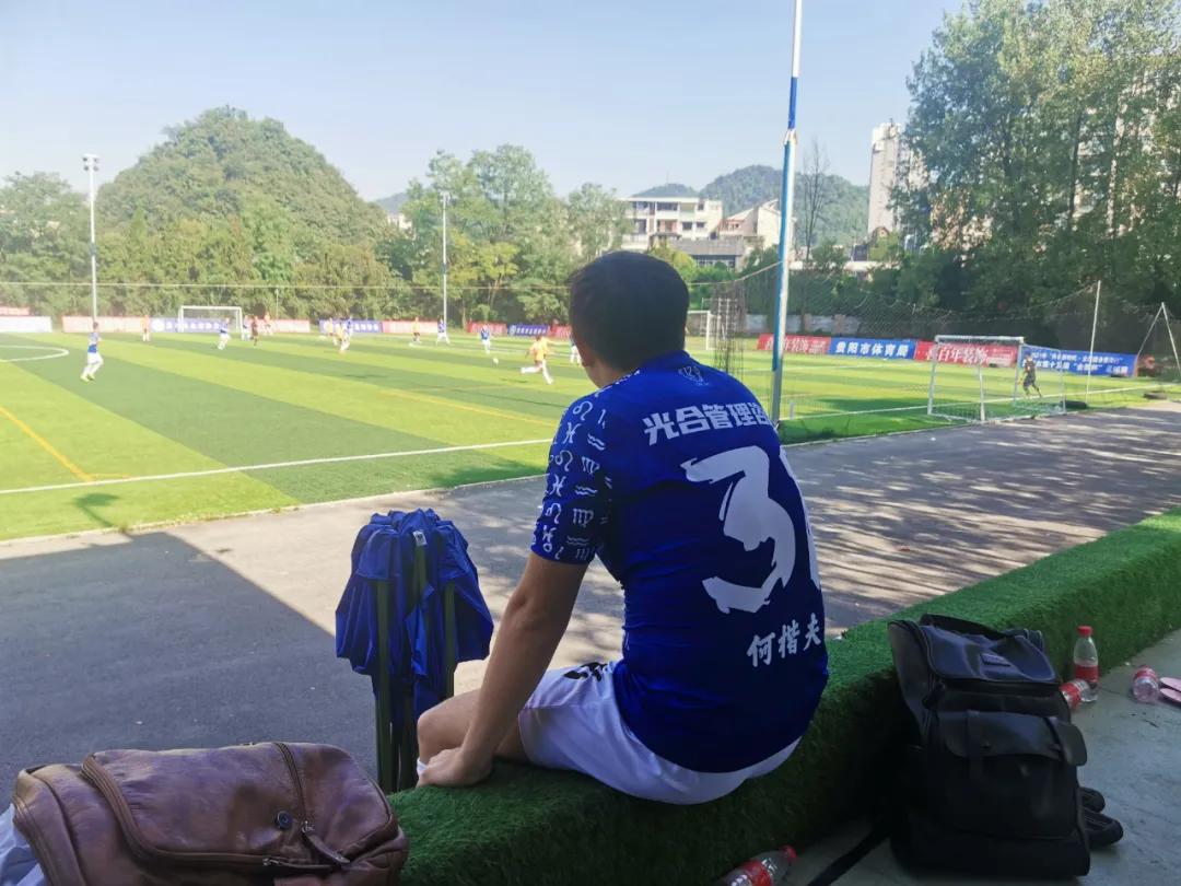 她想@所有人：“明年某日，请务必来捧我的100场！”