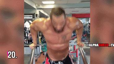 肌肉猛男展示腹肌胸肌,肌肉男八块腹肌和强壮的胸肌