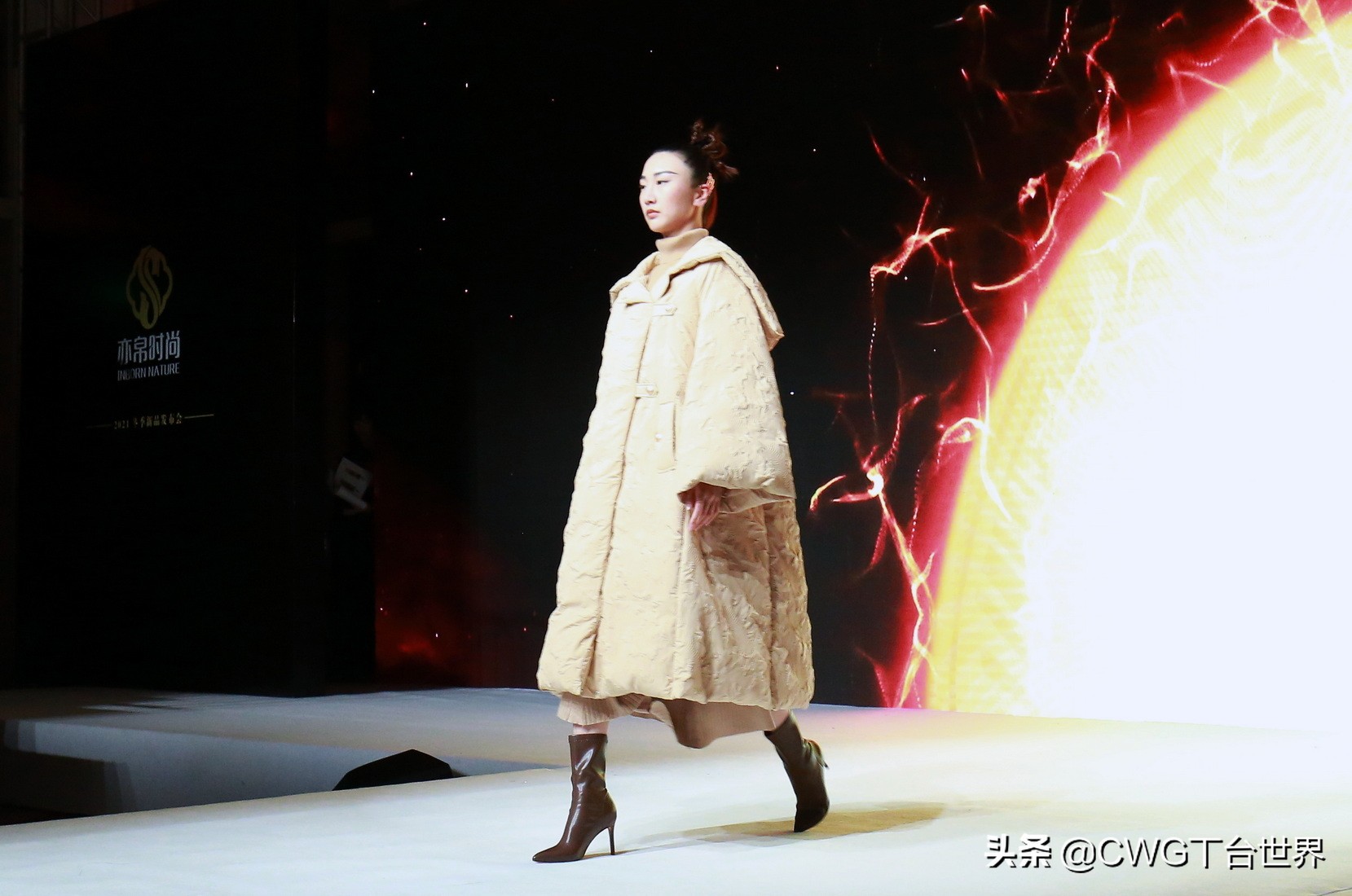 亦帛时尚羽绒服是品牌吗,亦帛时尚2021冬羽绒服发布会