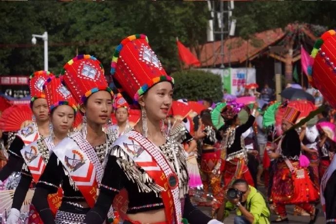 “阿盆姐”让世界迷上了云南，来认识一下这位90后云南妹子的生活