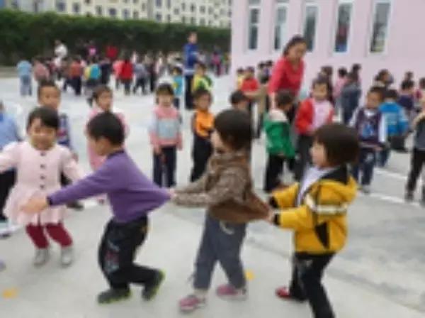 幼儿100个趣味体育游戏,幼儿园大班运动会游戏视频