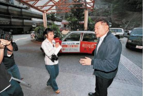 甘比回应刘銮雄帮李嘉欣联系医生,甘比牵手刘銮雄现状