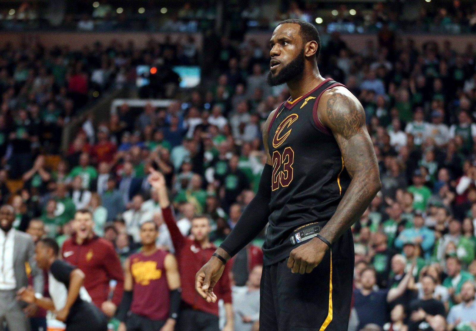 詹姆斯年薪多少,詹姆斯年薪多少加盟湖人