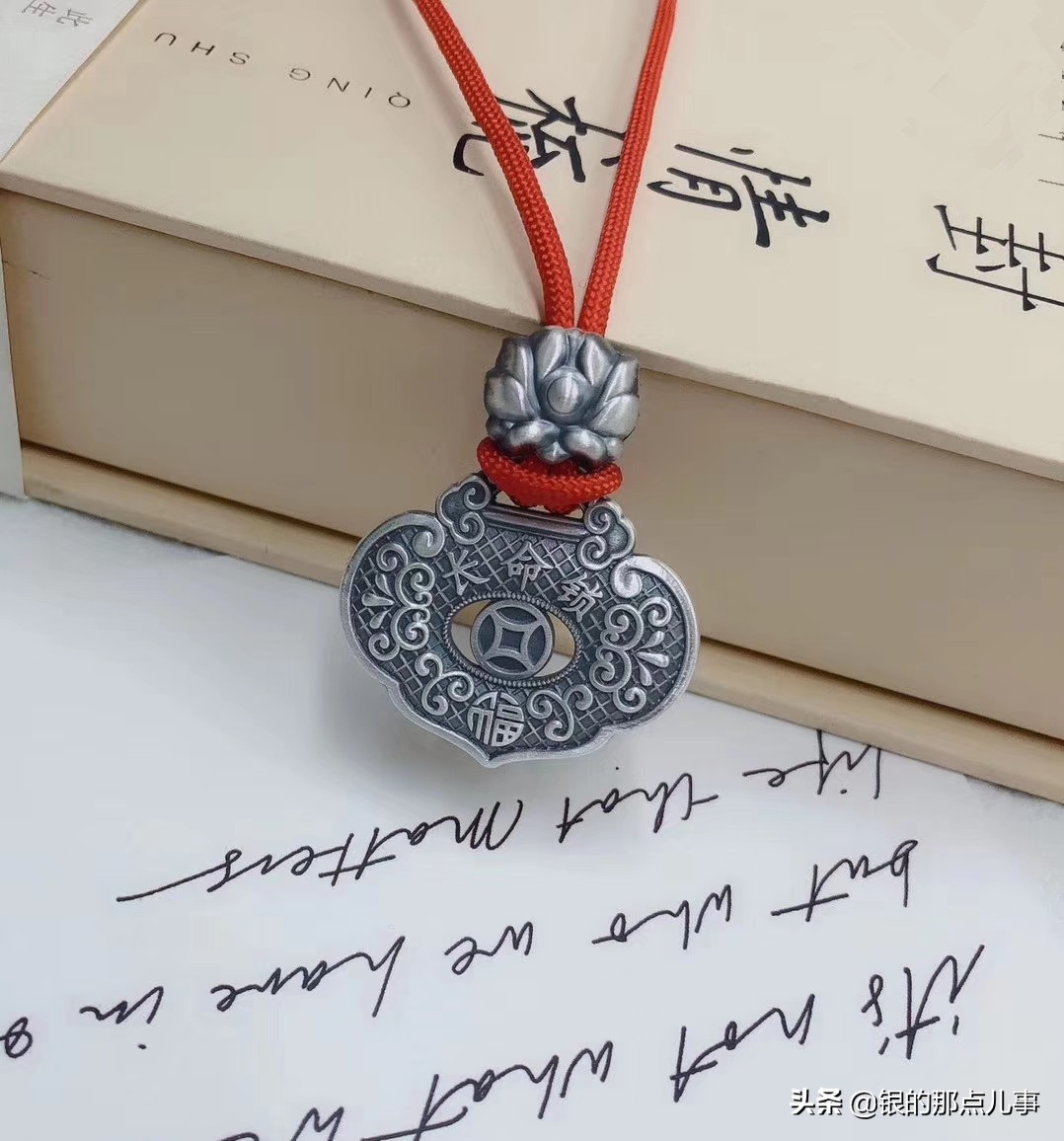 小银锁可以自己买给自己戴吗,银锁项链自己戴了可以送人吗