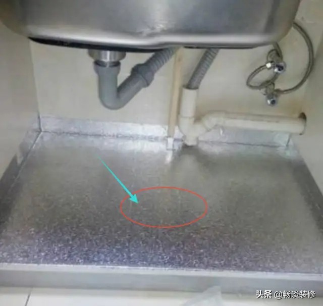 橱柜水槽下面潮怎么处理,橱柜水槽受潮怎么处理