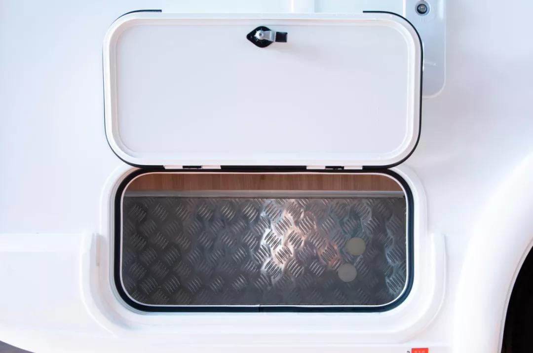 亚特y8纪念版房车,亚特纪念版y8房车价格