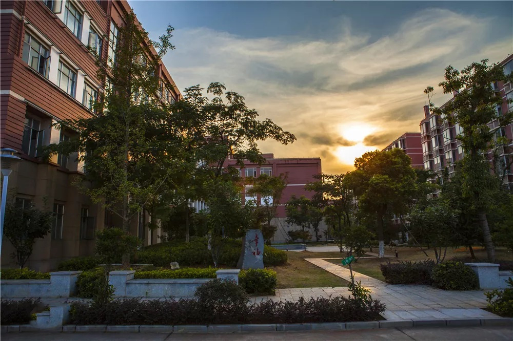 南昌最好的高中南昌二中排名第几,江西南昌排名第一的大学