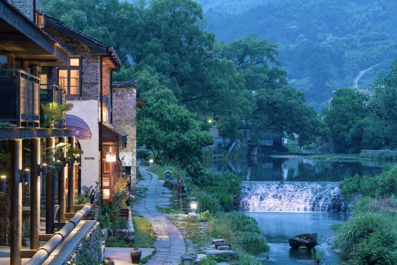 臻选人文度假品牌开山之作,惊艳问世,与月途看尽婺源千面之美