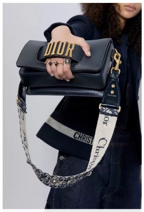 lv包为什么是奢侈品,万元lv包包